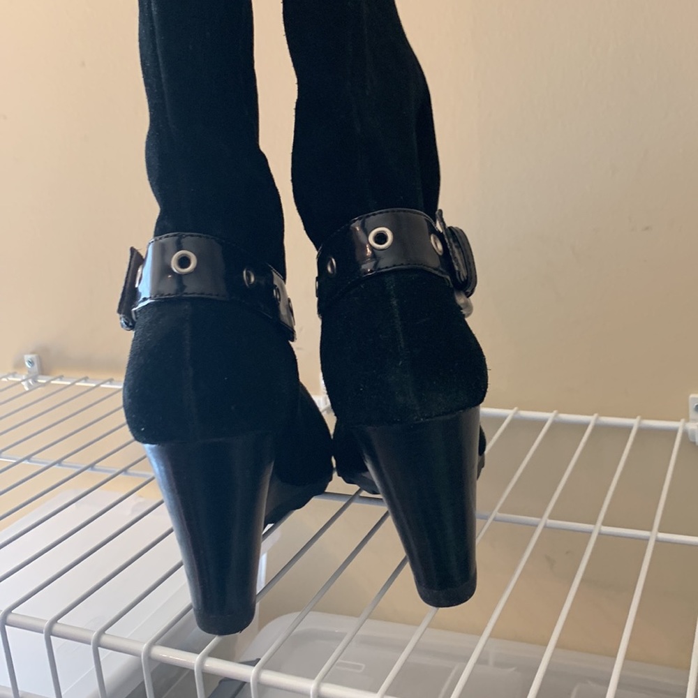 Michael Kors genuine suede wedge boots.  Never worn - Picture 3 of 4